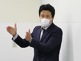 塚田氏