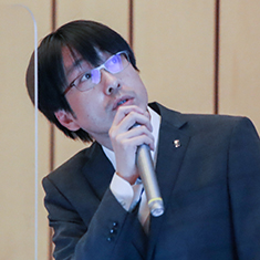 山下氏